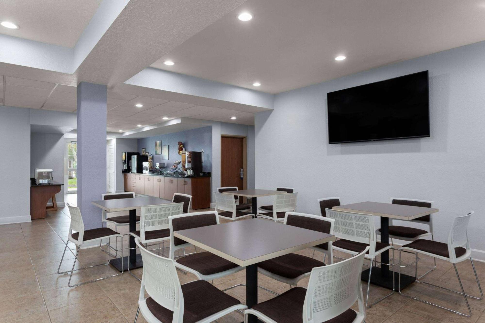 Microtel Inn And Suites - Zephyrhills Extérieur photo