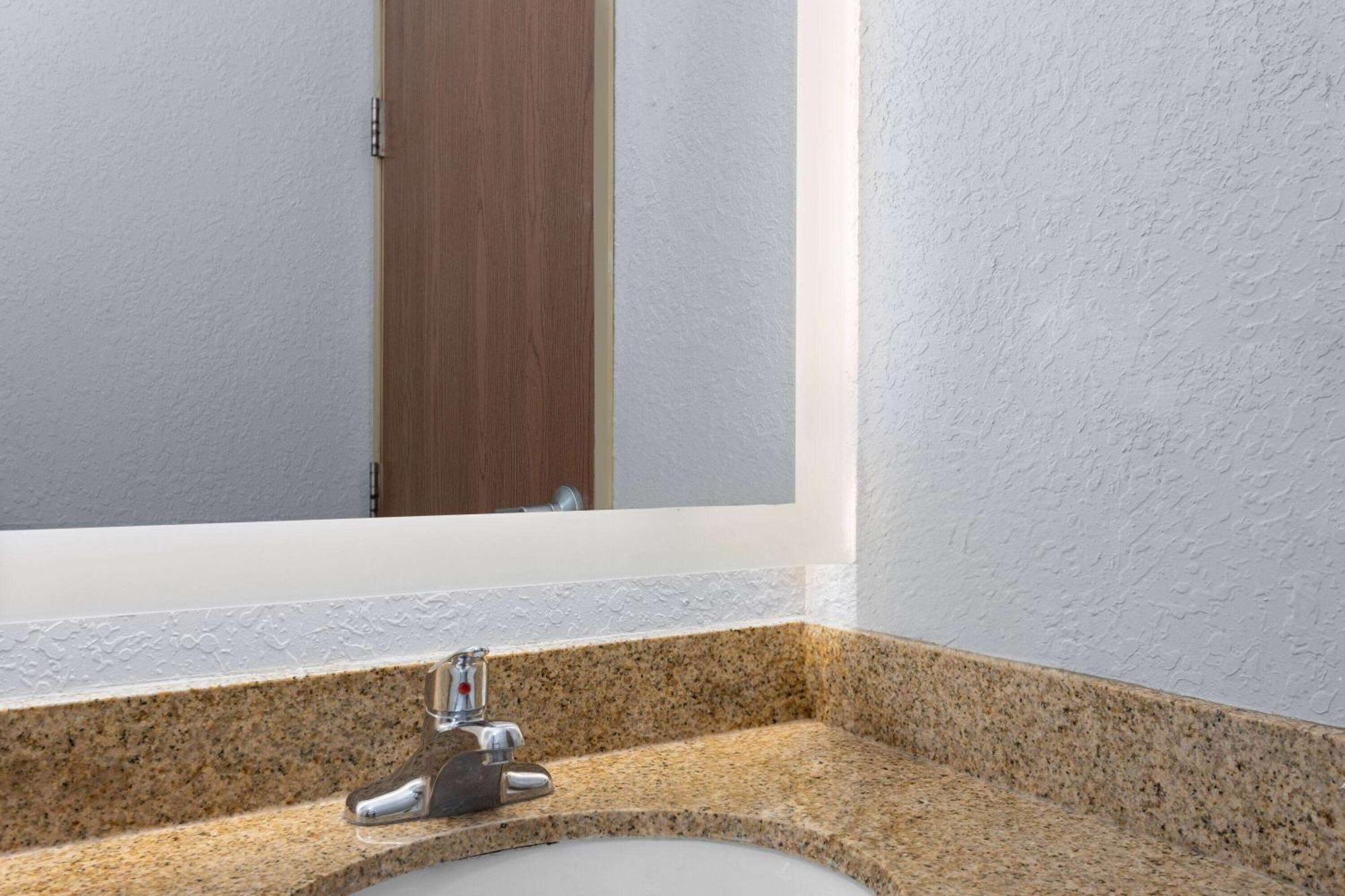 Microtel Inn And Suites - Zephyrhills Extérieur photo
