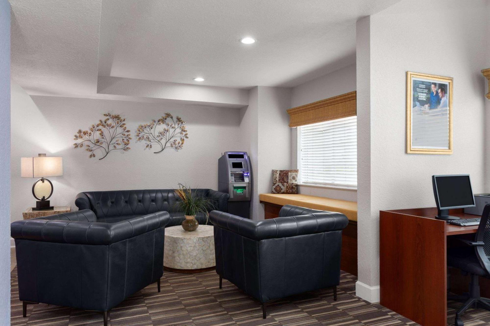 Microtel Inn And Suites - Zephyrhills Extérieur photo