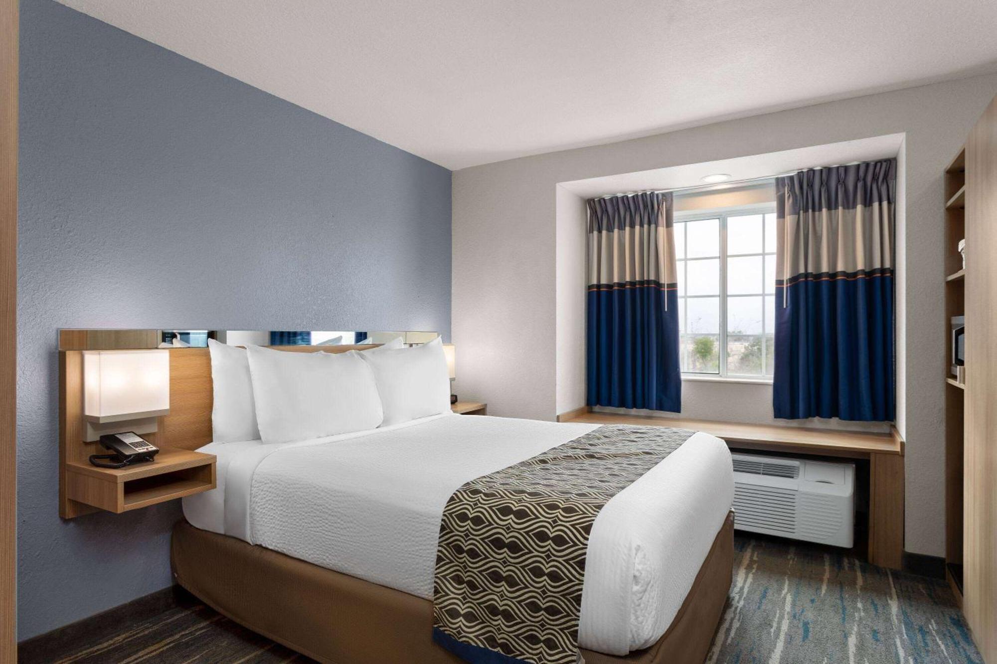 Microtel Inn And Suites - Zephyrhills Extérieur photo