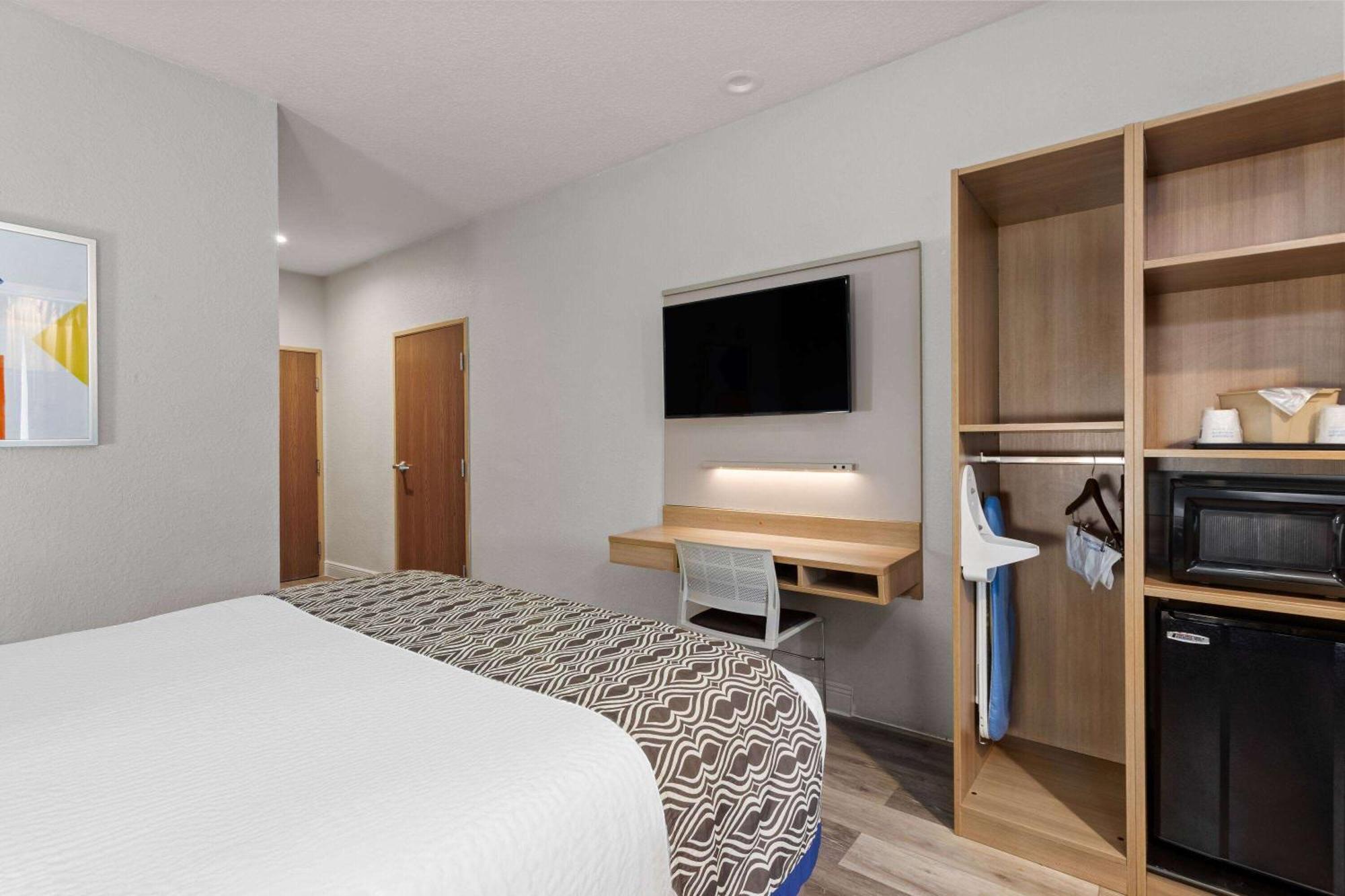 Microtel Inn And Suites - Zephyrhills Extérieur photo