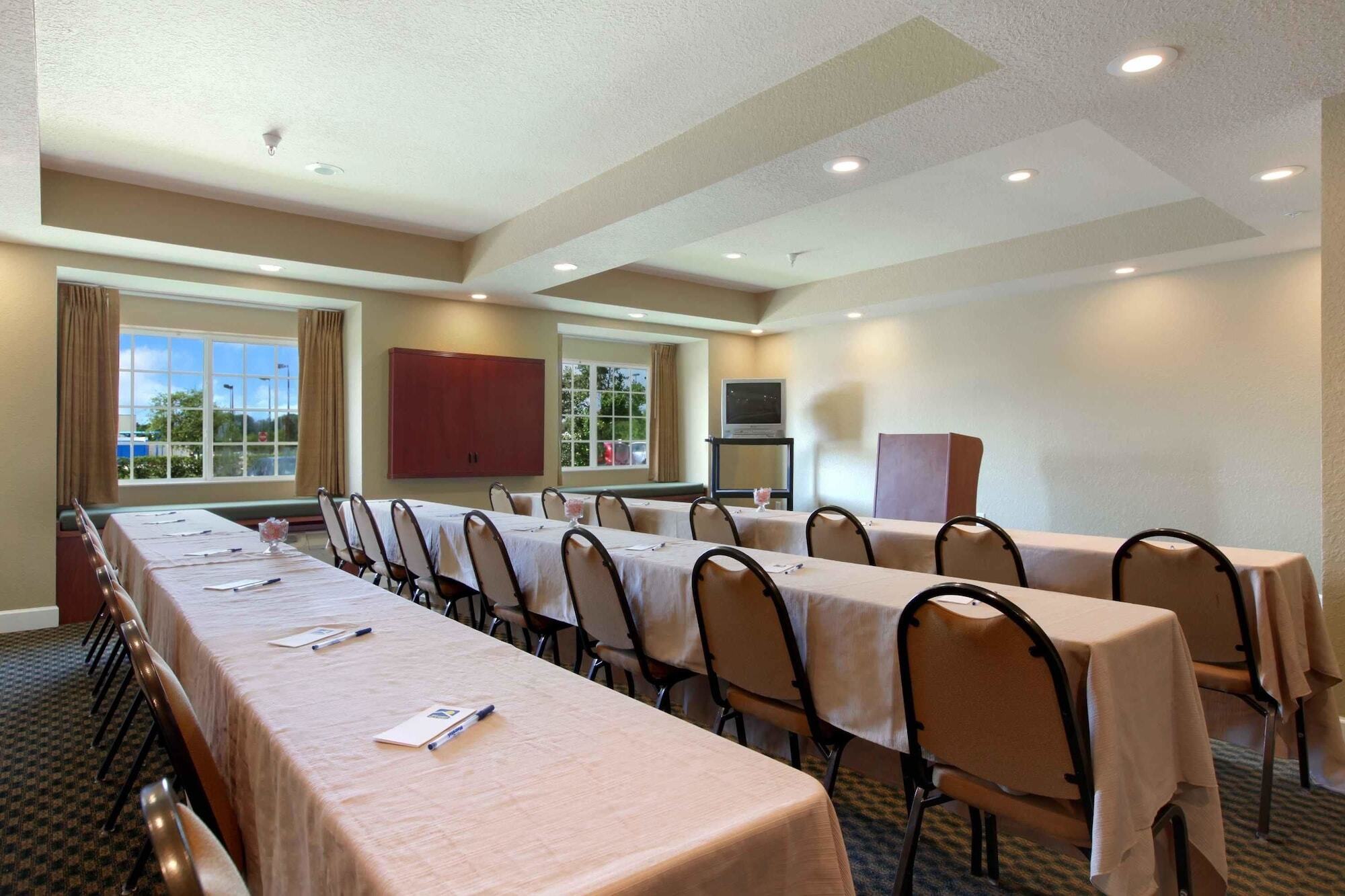 Microtel Inn And Suites - Zephyrhills Extérieur photo